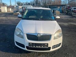 Weiß Gebraucht 2009 Skoda Fabia Limousine | 1.999 € (Fairer Preis)