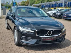 Schwarz Gebraucht 2018 Volvo V60 Momentum Kombi | 18.990 € (Fairer Preis)