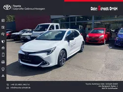 Weiß Neu 2025 Toyota Corolla Hybrid Limousine | 32.880 € (Fairer Preis)