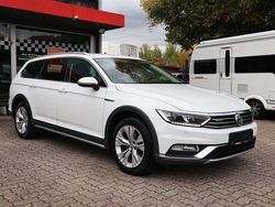 Weiß Gebraucht 2018 VW Passat Alltrack Kombi | 17.500 € (Etwas zu teuer)