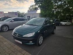 Grün Gebraucht 1999 Peugeot 206 Premium Limousine | 2.990 € (Teuer)
