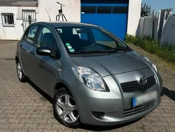Silber Gebraucht 2006 Toyota Yaris Kleinwagen | 2.499 €