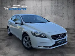 Weiß Gebraucht 2013 Volvo V40 Kinetic Kombi | 7.999 € (Guter Preis)