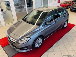 Grau Gebraucht 2018 Mercedes B180 Style Van / Kleinbus | 17.190 € (Fairer Preis)