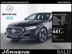 Schwarz obsidianschwarz metallic Gebraucht 2023 Mercedes E220 Avantgarde Limousine | 45.880 € (Guter Preis)