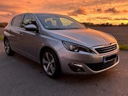 Silber Gebraucht 2017 Peugeot 308 Kleinwagen | 9.500 € (Fairer Preis)
