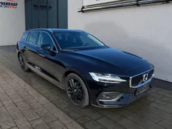 Onyx black (schwarz) Gebraucht 2021 Volvo V60 Momentum Kombi | 26.580 € (Superpreis)