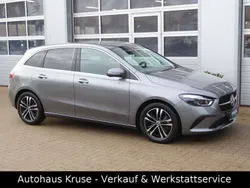 Grau Gebraucht 2023 Mercedes B220 Advanced Van / Kleinbus | 35.750 € (Fairer Preis)