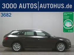 Schwarz (blackmagic perleffekt) Gebraucht 2020 Skoda Superb SportLine Kombi | 28.886 € (Guter Preis)