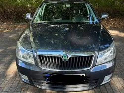 Grau Gebraucht 2012 Skoda Octavia Kombi | 7.450 € (Guter Preis)