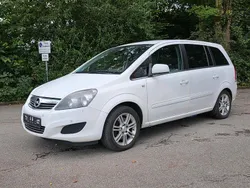 Weiß Gebraucht 2010 Opel Zafira Van / Kleinbus | 2.950 € (Fairer Preis)