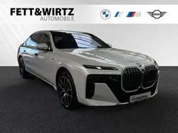 Mineralweiss metallic Gebraucht 2024 BMW 740 M Sport Limousine | 88.888 € (Superpreis)