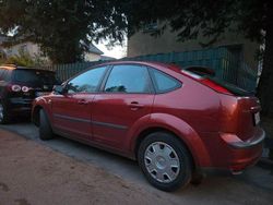 Rot Gebraucht 2007 Ford Focus Style Limousine | 990 € (Guter Preis)