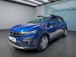 Blau Gebraucht 2022 Dacia Sandero Stepway Kleinwagen | 14.099 € (Etwas zu teuer)
