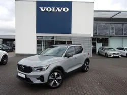 Grau Gebraucht 2024 Volvo XC40 Plus SUV | 36.900 € (Fairer Preis)