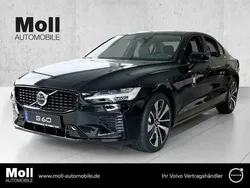 Onyx black / metallic Gebraucht 2024 Volvo S60 Plus Limousine | 44.890 € (Etwas zu teuer)