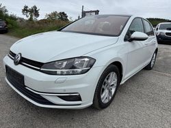 Weiß Gebraucht 2018 VW Golf VII Comfortline Limousine | 9.999 € (Teuer)