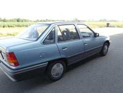 Blau Gebraucht 1991 Opel Kadett Limousine | 2.450 €