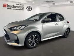 Shimmering silver Neu 2025 Toyota Yaris Hybrid Comfort Kleinwagen | 28.990 € (Teuer)