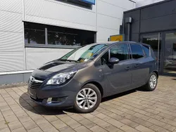 Grau Gebraucht 2016 Opel Meriva drive Van / Kleinbus | 12.890 € (Teuer)