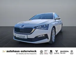 Weiß Gebraucht 2022 Skoda Scala Ambition Kleinwagen | 15.950 € (Guter Preis)