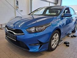 Blau Gebraucht 2022 Kia Ceed Edition 7 Limousine | 15.799 €