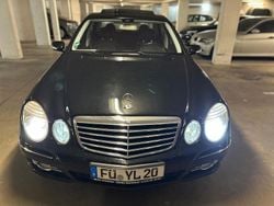 Schwarz Gebraucht 2006 Mercedes E220 Avantgarde Limousine | 4.400 € (Etwas zu teuer)