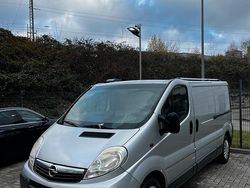 Blau Gebraucht 2009 Opel Vivaro Van / Kleinbus | 3.500 € (Etwas zu teuer)