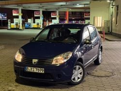 Silber Gebraucht 2009 Dacia Sandero Limousine | 2.499 € (Fairer Preis)