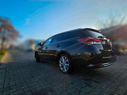 Schwarz Gebraucht 2015 Toyota Auris Touring Sports Executive Kombi | 8.000 € (Fairer Preis)