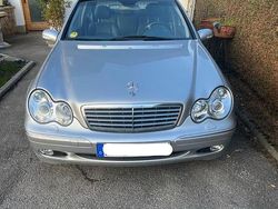 Silber Gebraucht 2003 Mercedes C220 Limousine | 2.550 €
