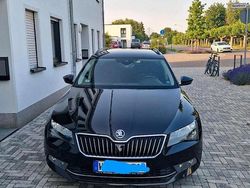 Schwarz Gebraucht 2017 Skoda Superb Kombi | 10.750 €