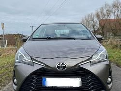 Grau Gebraucht 2018 Toyota Yaris Team Kleinwagen | 11.900 € (Fairer Preis)