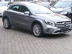 Mountaingrau Gebraucht 2017 Mercedes GLA180 SUV | 12.950 € (Guter Preis)
