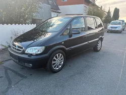 Schwarz Gebraucht 2003 Opel Zafira Van / Kleinbus | 2.400 €