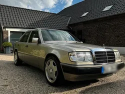 Gold Gebraucht 1991 Mercedes E300 Limousine | 7.450 €