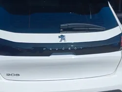 Weiß Gebraucht 2021 Peugeot 208 Allure Kleinwagen | 14.800 € (Guter Preis)