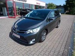 Grau Gebraucht 2015 Toyota Verso Skyview Edition Van / Kleinbus | 12.990 € (Fairer Preis)