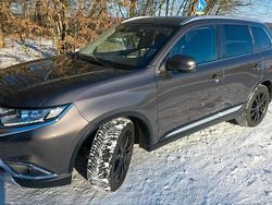 Braun Gebraucht 2018 Mitsubishi Outlander Edition SUV | 12.000 € (Guter Preis)