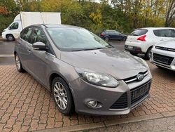 Braun Gebraucht 2011 Ford Focus Titanium Limousine | 1.950 €