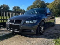 Grau Gebraucht 2005 BMW 330 Shadowline Kombi | 10.999 €