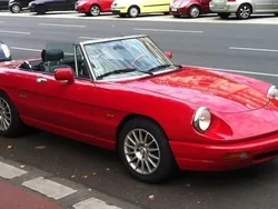 Rot Gebraucht 1993 Alfa Romeo Spider Cabrio | 21.000 €