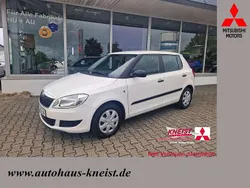 Weiß Gebraucht 2010 Skoda Fabia Limousine | 4.000 € (Fairer Preis)