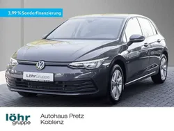 Delfingrau metallic Gebraucht 2024 VW Golf VIII Life Limousine | 24.480 € (Guter Preis)