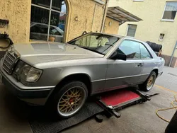 Silber Gebraucht 1989 Mercedes E300 Coupé | 9.999 €