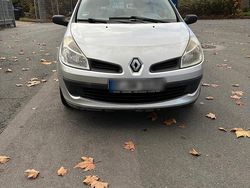Silber Gebraucht 2006 Renault Clio II Limousine | 999 €