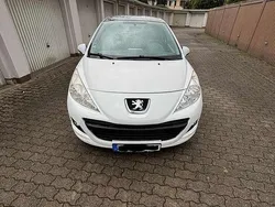 Weiß Gebraucht 2010 Peugeot 207 Tendance Limousine | 3.950 € (Teuer)