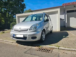 Silber Gebraucht 2005 Toyota Yaris Verso Van / Kleinbus | 3.800 € (Etwas zu teuer)