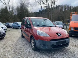 Rot Gebraucht 2011 Peugeot Partner Tepee Comfort Van / Kleinbus | 1.999 €
