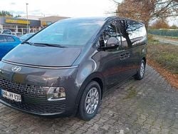 Grau Gebraucht 2024 Hyundai Staria Trend Van / Kleinbus | 38.990 € (Superpreis)